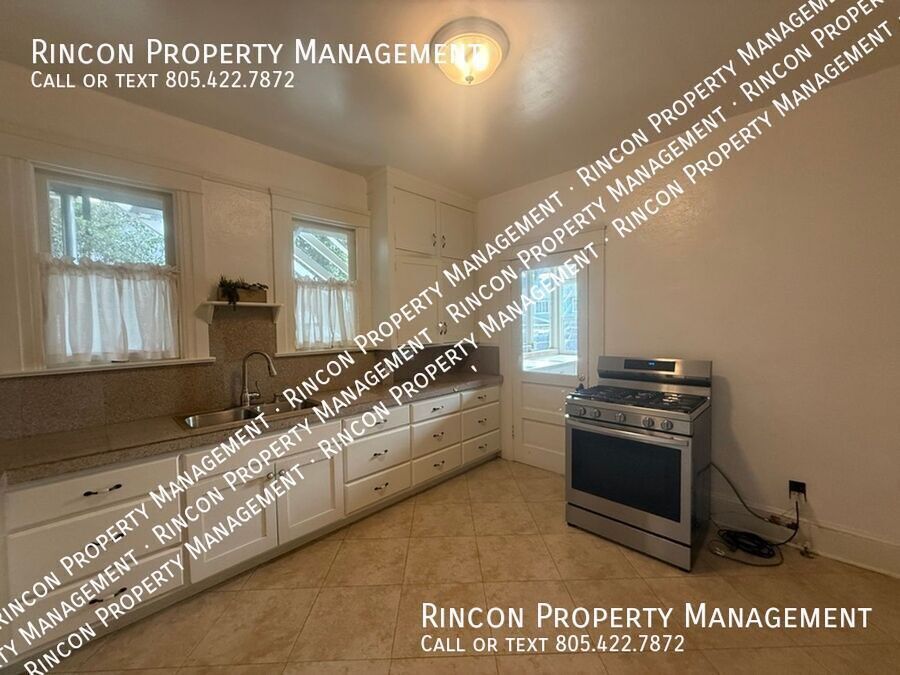 Quaint and Spacious 4 Bedroom Home--Main St. Santa Paula property image