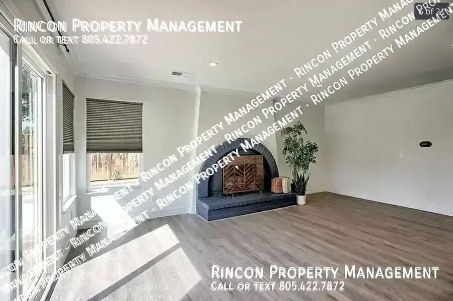 Spacious Ventura Home with 6 Bedrooms, Expansive Backyard & Fireplace property image