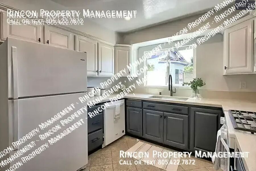 Spacious Ventura Home with 6 Bedrooms, Expansive Backyard & Fireplace property image