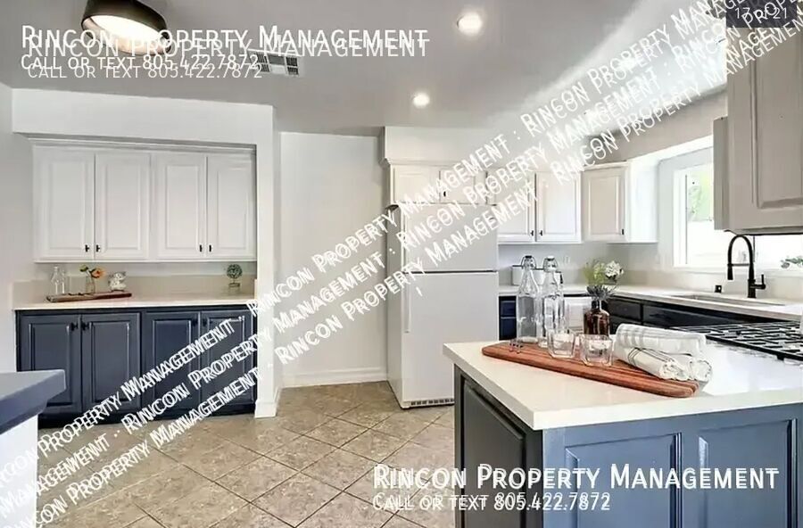 Spacious Ventura Home with 6 Bedrooms, Expansive Backyard & Fireplace property image