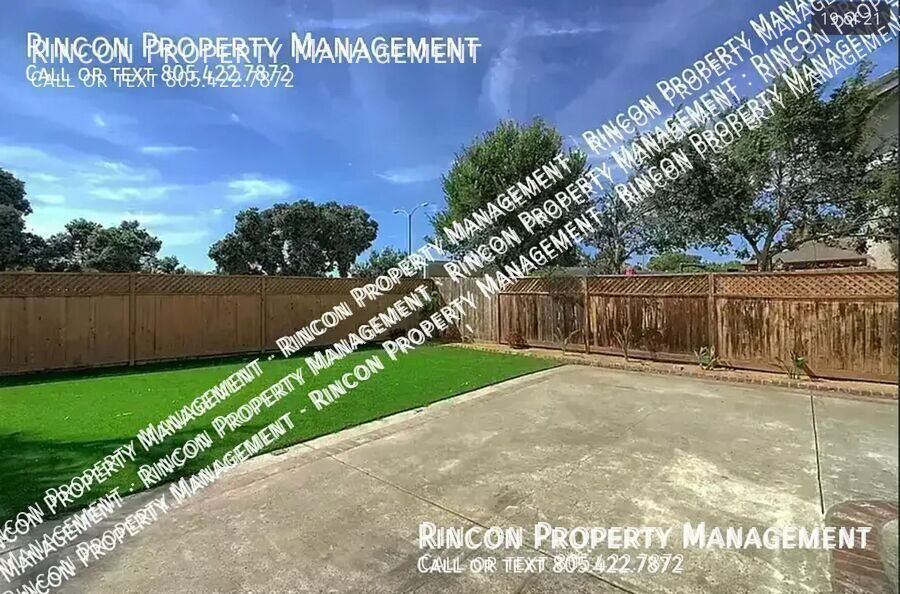 Spacious Ventura Home with 6 Bedrooms, Expansive Backyard & Fireplace property image