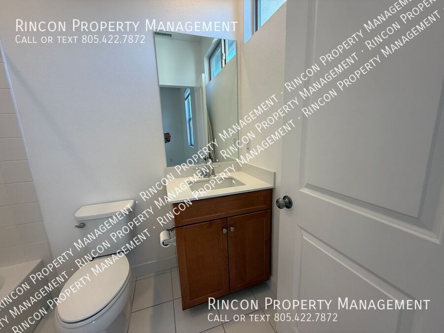 **The Oaks Collection** Solar Powered Townhome, 3 Bedrooms/3 Baths property image