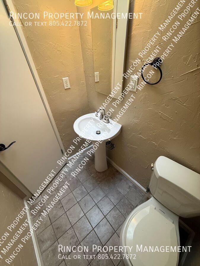 ****3 Bedroom, 2.5 Bedroom Home in Ventura*** Available Now! property image