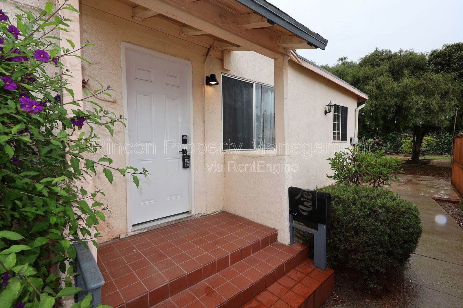 Charming 2-Bedroom Home in Seaside Community – Port Hueneme property image