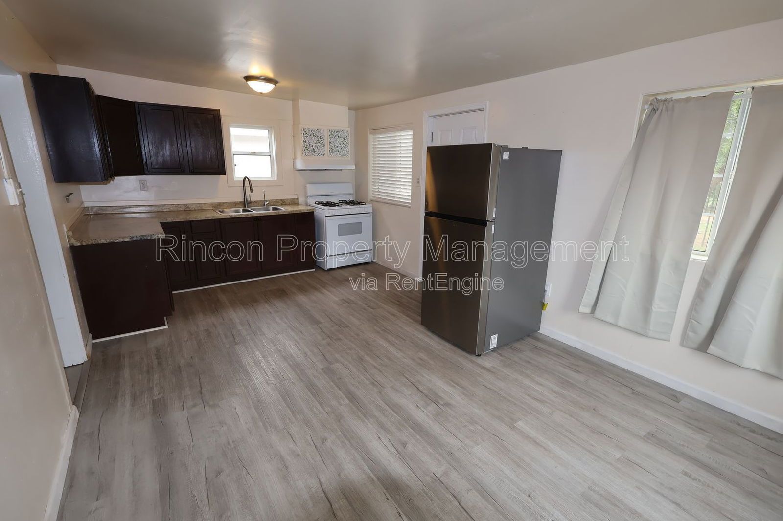 Charming 2-Bedroom Home in Seaside Community – Port Hueneme property image