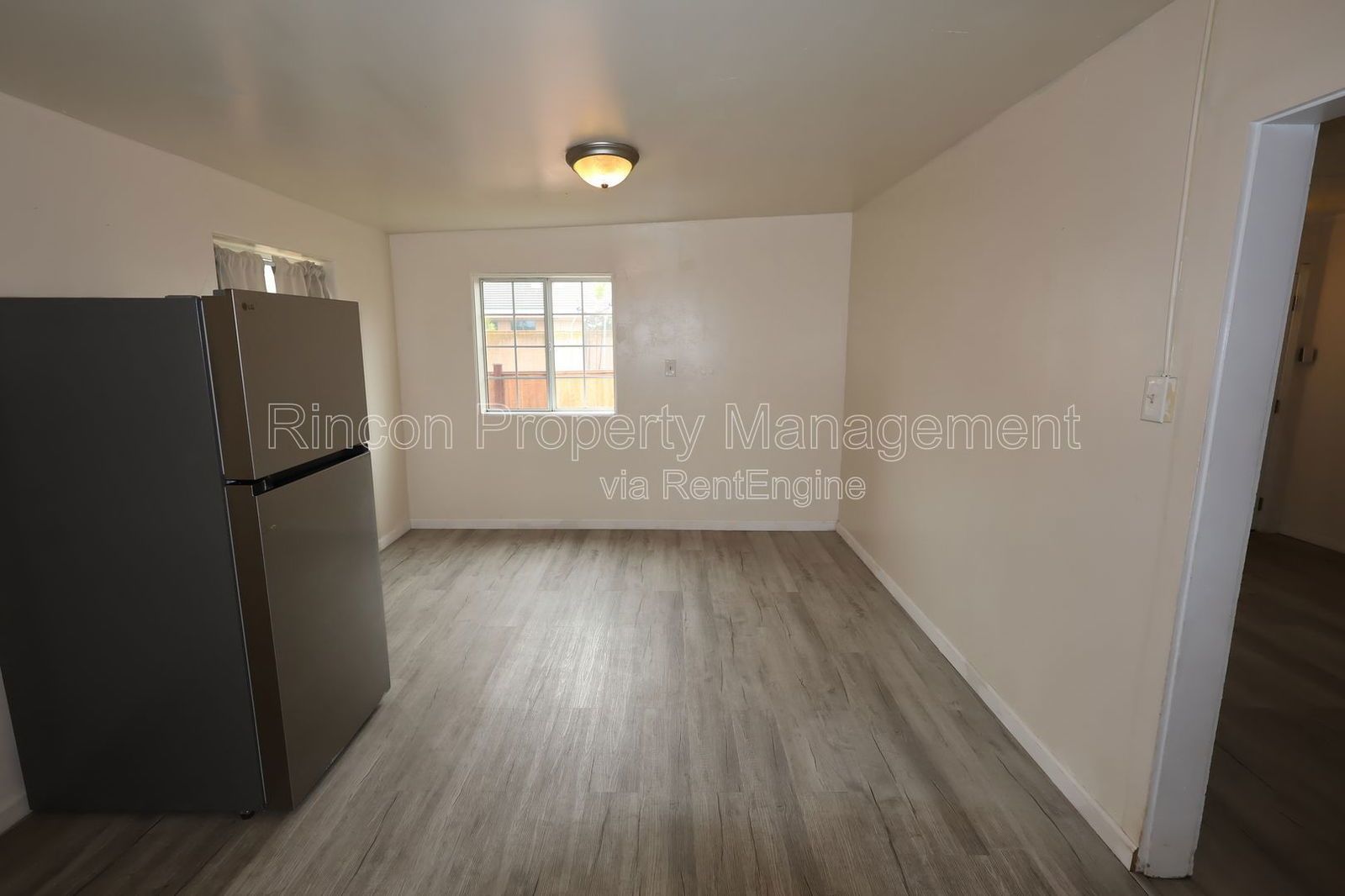 Charming 2-Bedroom Home in Seaside Community – Port Hueneme property image