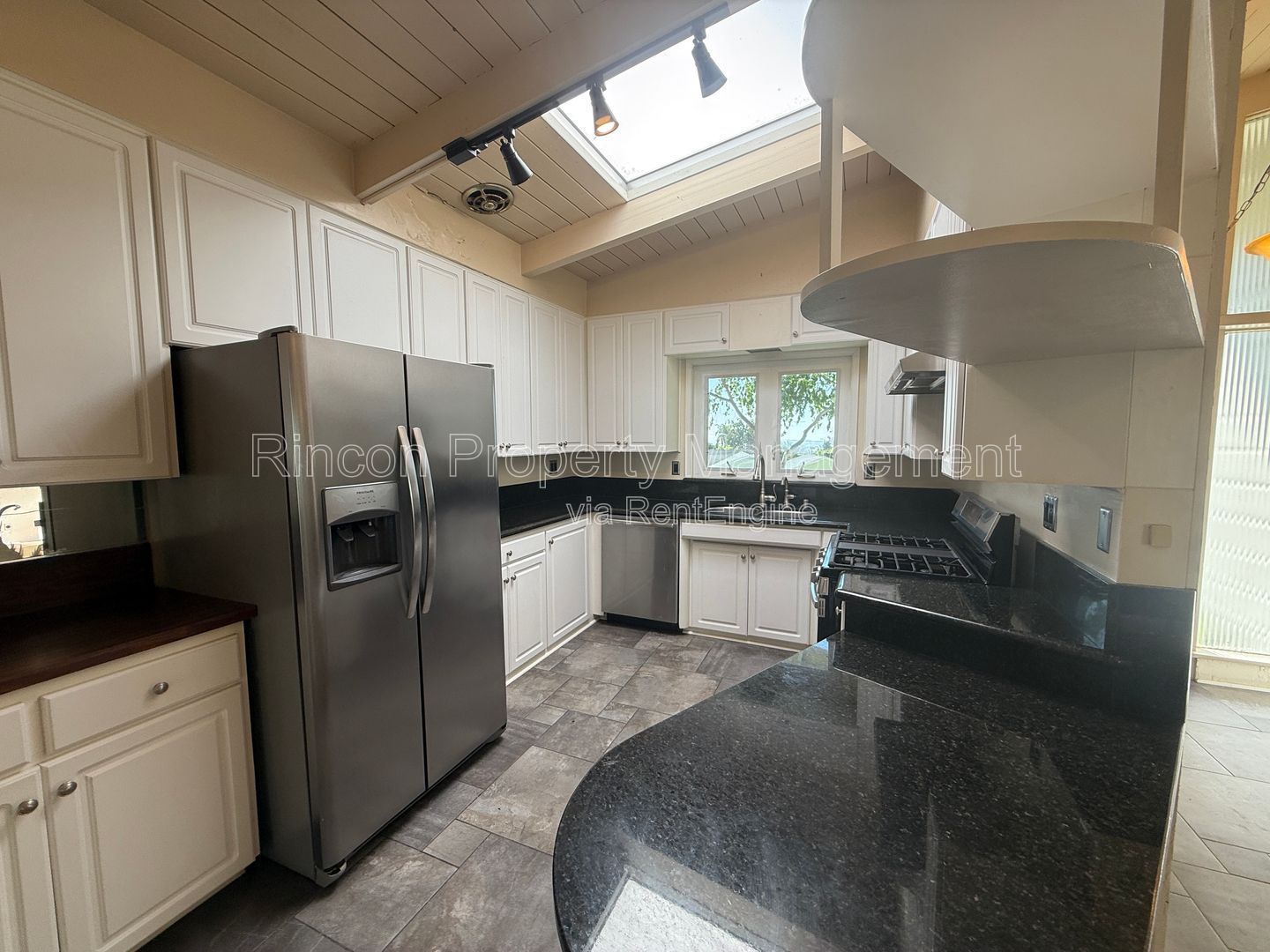 ****3 Bedroom, 2.5 Bedroom Home in Ventura*** Available Now! property image