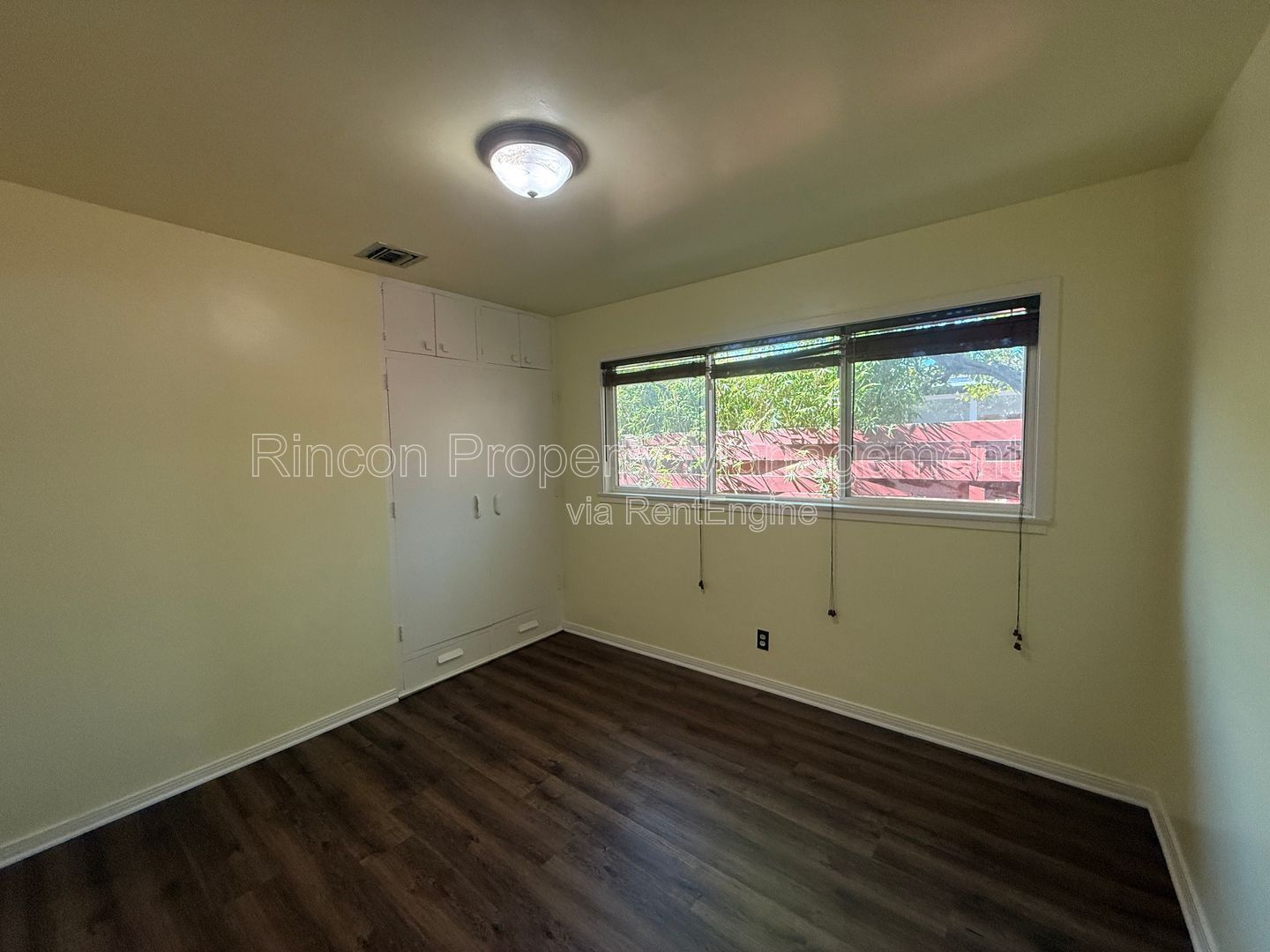 ****3 Bedroom, 2.5 Bedroom Home in Ventura*** Available Now! property image