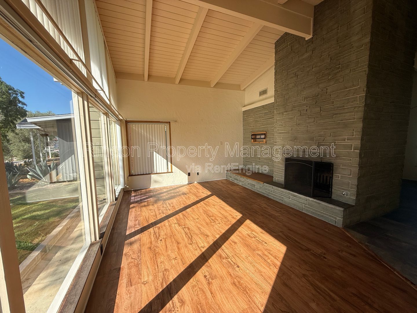 ****3 Bedroom, 2.5 Bedroom Home in Ventura*** Available Now! property image