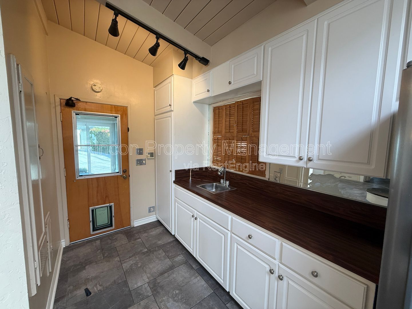 ****3 Bedroom, 2.5 Bedroom Home in Ventura*** Available Now! property image