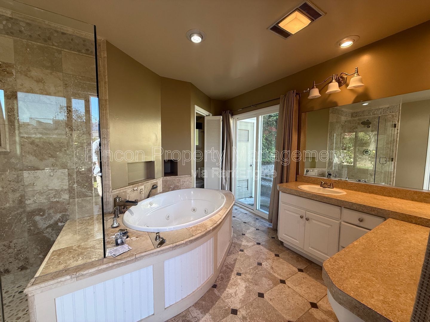 ****3 Bedroom, 2.5 Bedroom Home in Ventura*** Available Now! property image