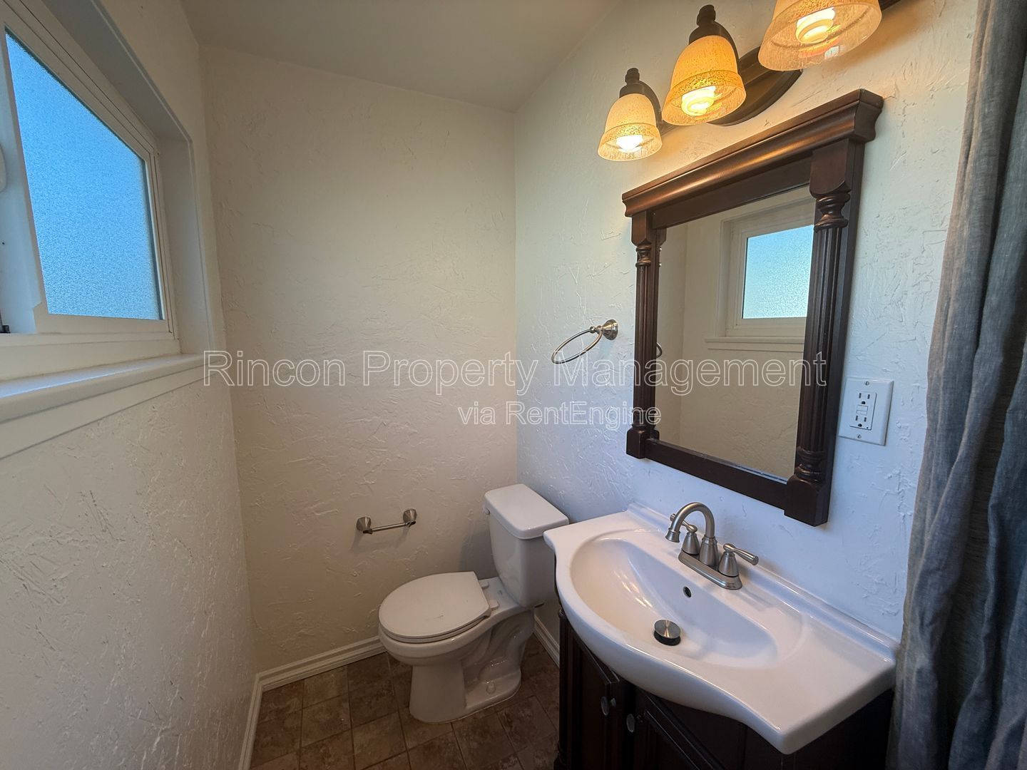 ****3 Bedroom, 2.5 Bedroom Home in Ventura*** Available Now! property image