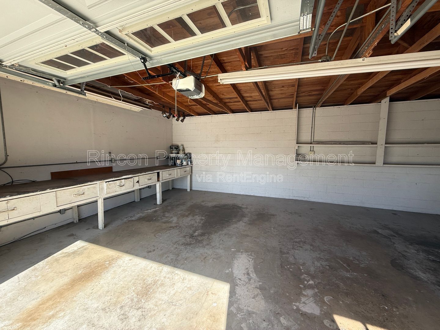 ****3 Bedroom, 2.5 Bedroom Home in Ventura*** Available Now! property image