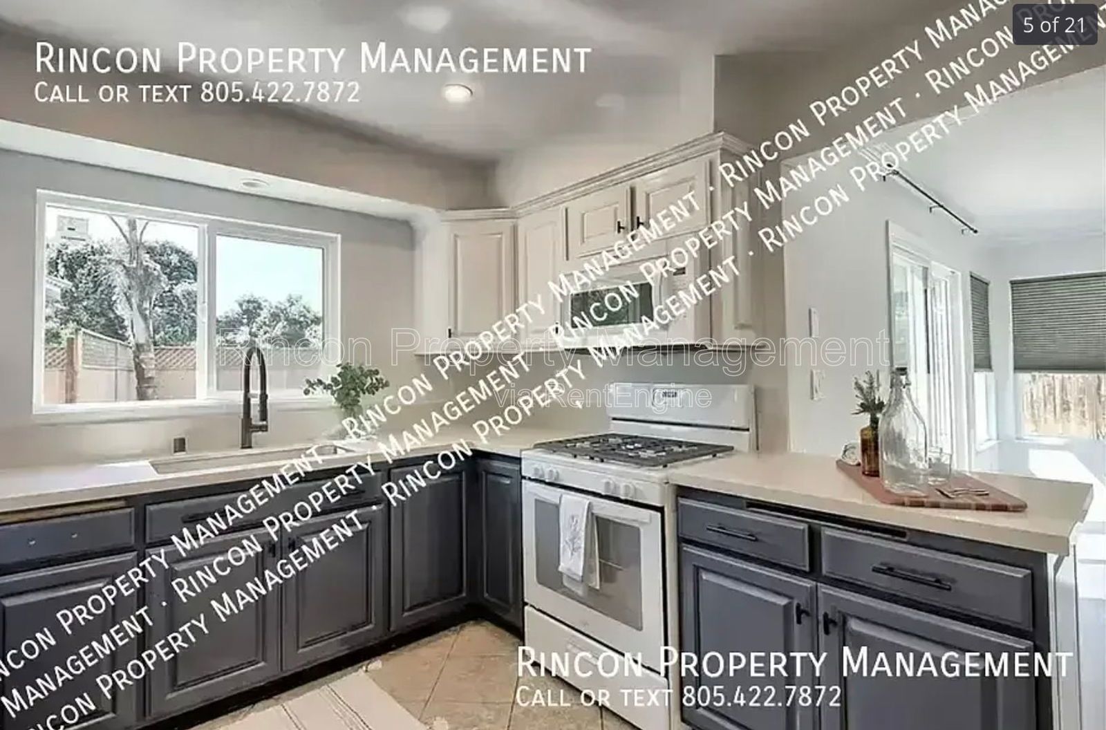 Spacious Ventura Home with 6 Bedrooms, Expansive Backyard & Fireplace property image