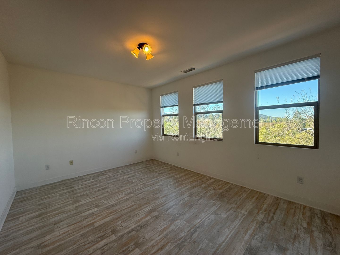 **The Oaks Collection** Solar Powered Townhome, 3 Bedrooms/3 Baths property image