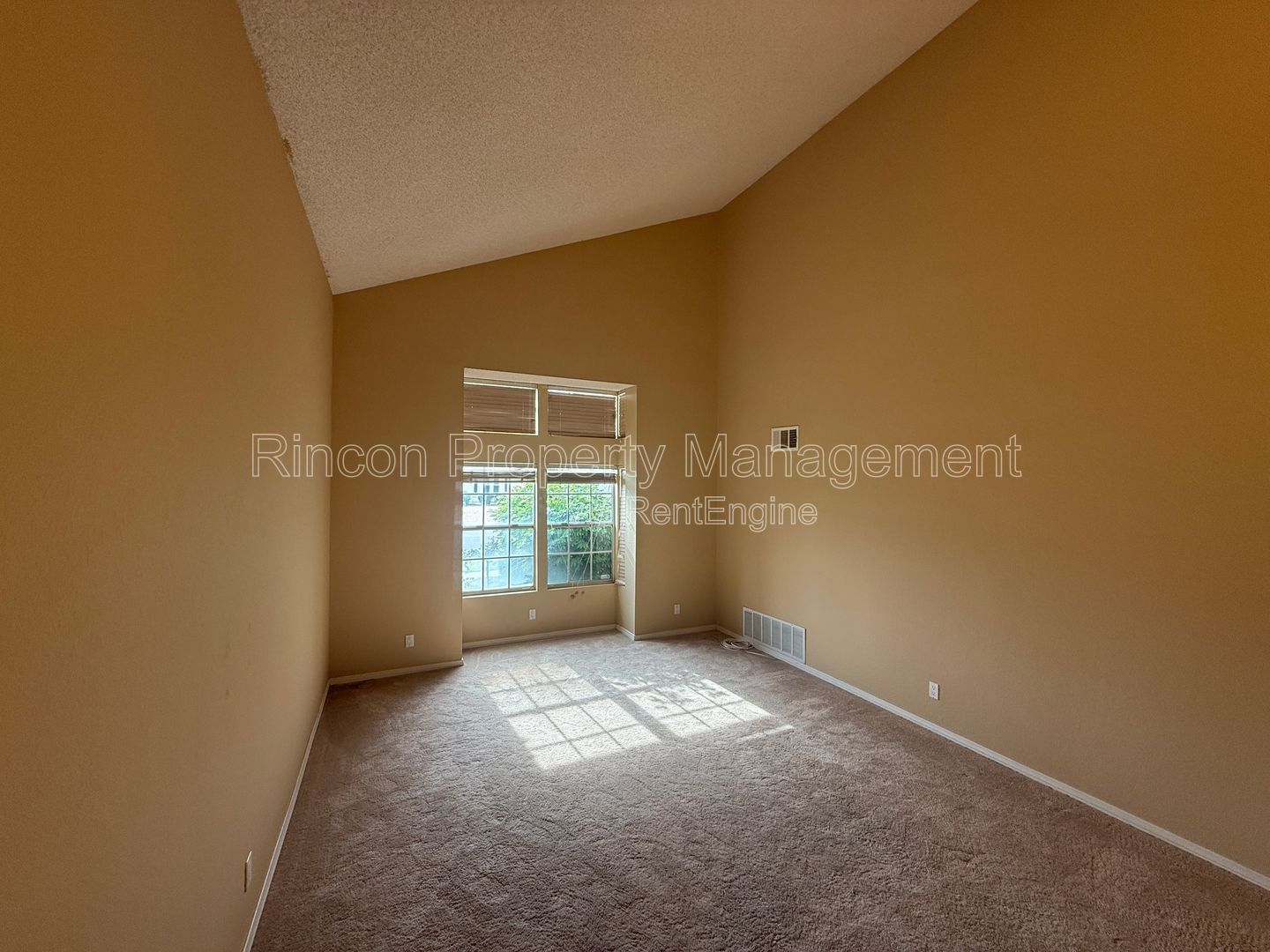 Spacious 4 Bedroom, 3 Bathroom Home Camarillo *Appliances Included* property image