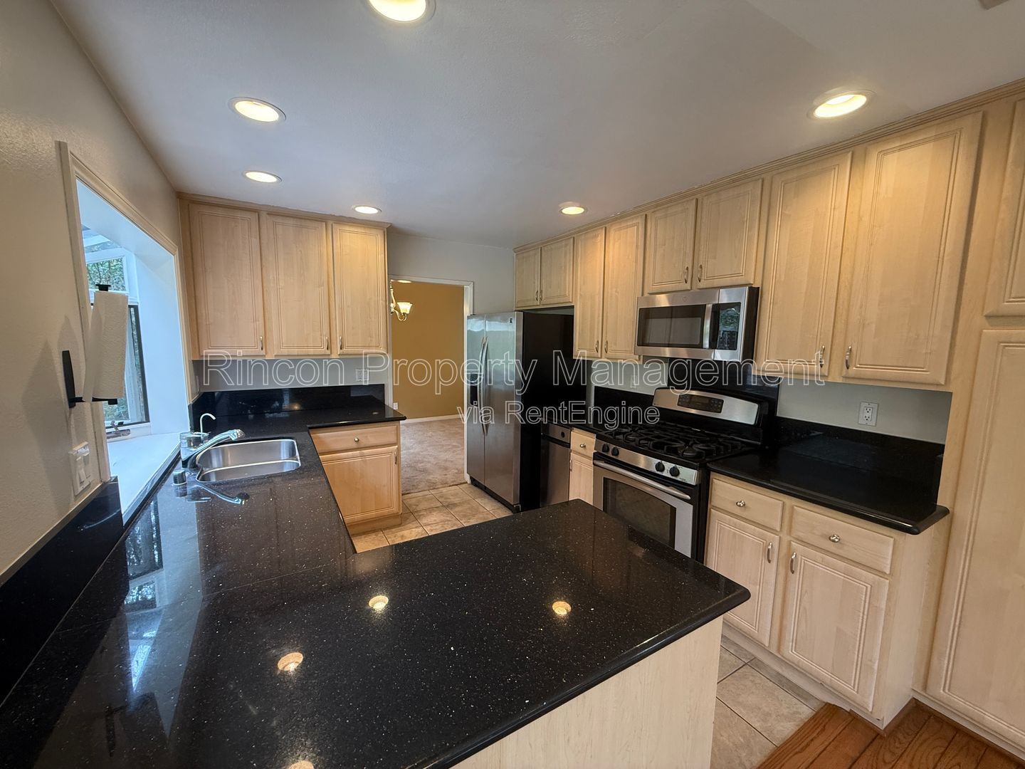 Spacious 4 Bedroom, 3 Bathroom Home Camarillo *Appliances Included* property image