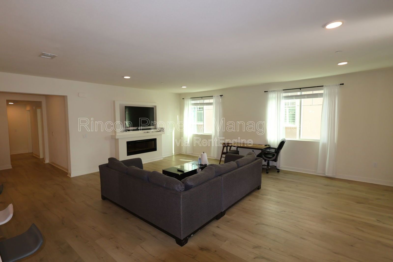 **Spacious Single-Level Wagon Wheel Condo** — Modern 3 Bedroom Retreat property image