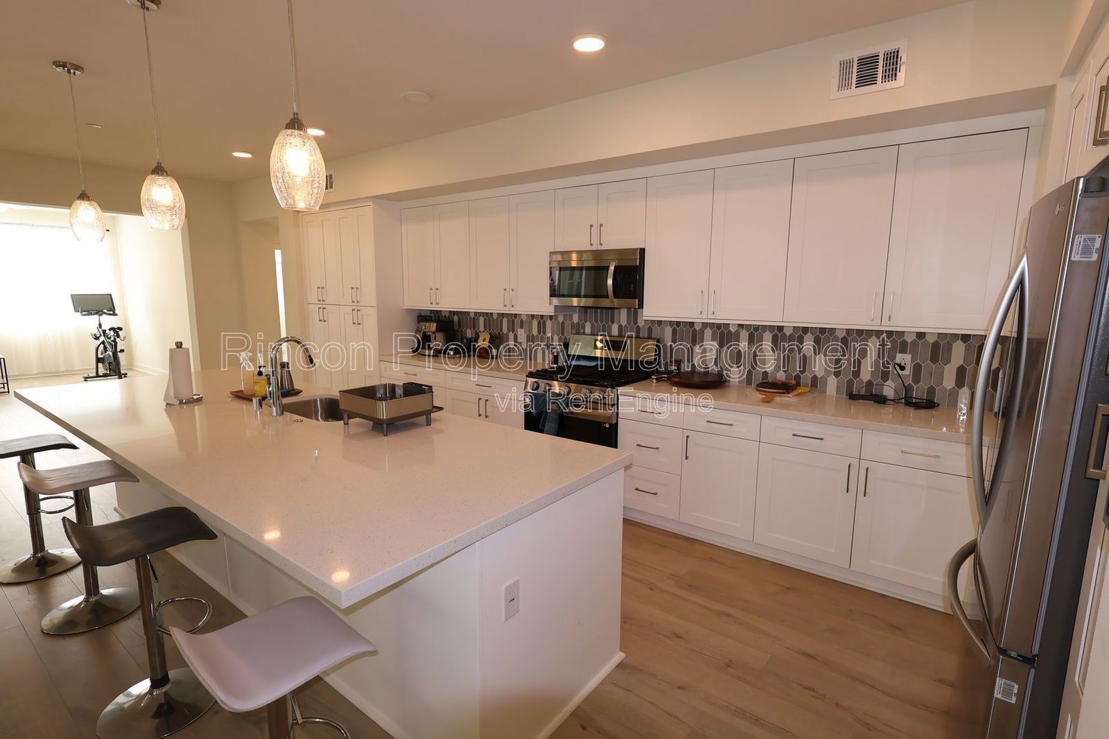 **Spacious Single-Level Wagon Wheel Condo** — Modern 3 Bedroom Retreat property image