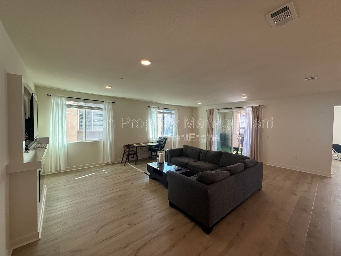 **Spacious Single-Level Wagon Wheel Condo** — Modern 3 Bedroom Retreat property image