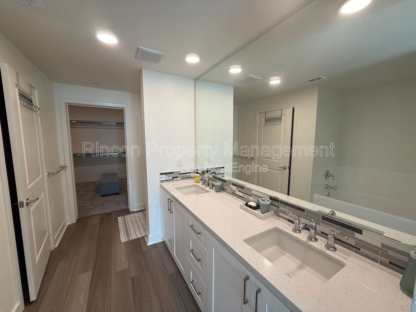 **Spacious Single-Level Wagon Wheel Condo** — Modern 3 Bedroom Retreat property image