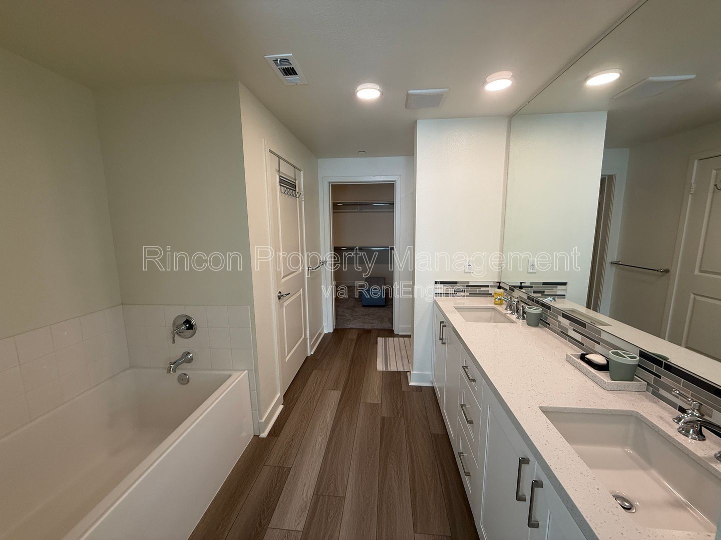 **Spacious Single-Level Wagon Wheel Condo** — Modern 3 Bedroom Retreat property image