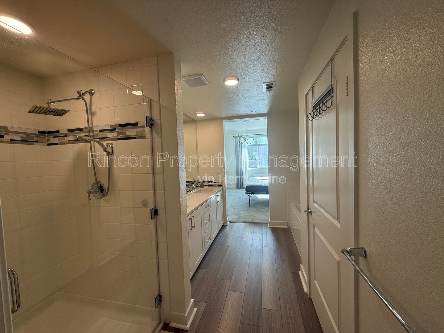**Spacious Single-Level Wagon Wheel Condo** — Modern 3 Bedroom Retreat property image