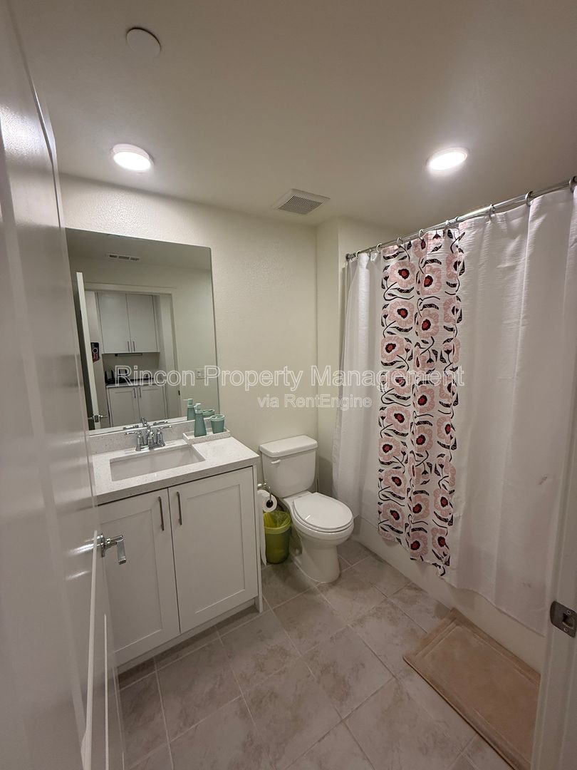 **Spacious Single-Level Wagon Wheel Condo** — Modern 3 Bedroom Retreat property image