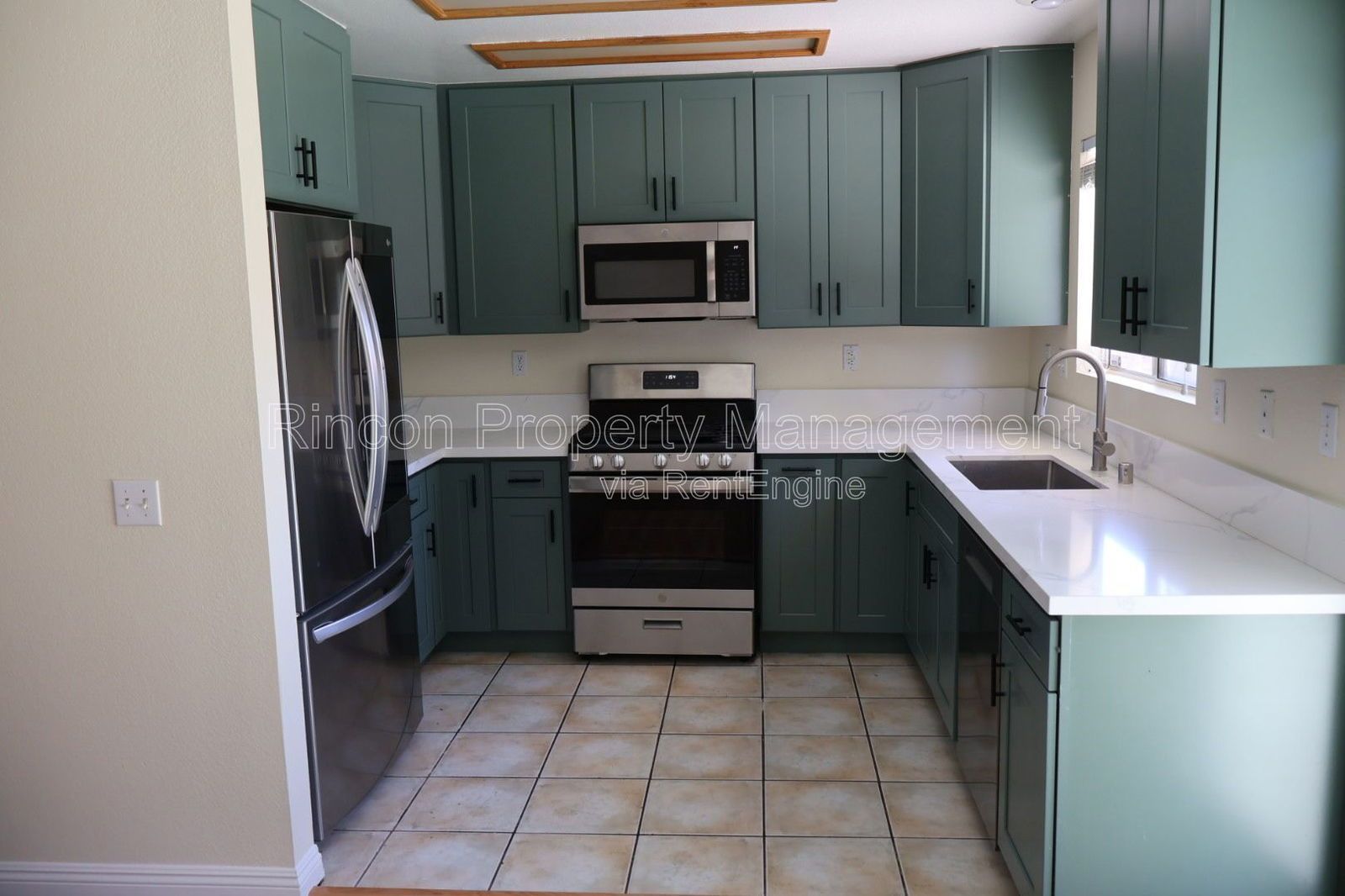 Freshly Updated East Ventura Home *Country Grove* 4 Bedrooms/2.5 Baths property image