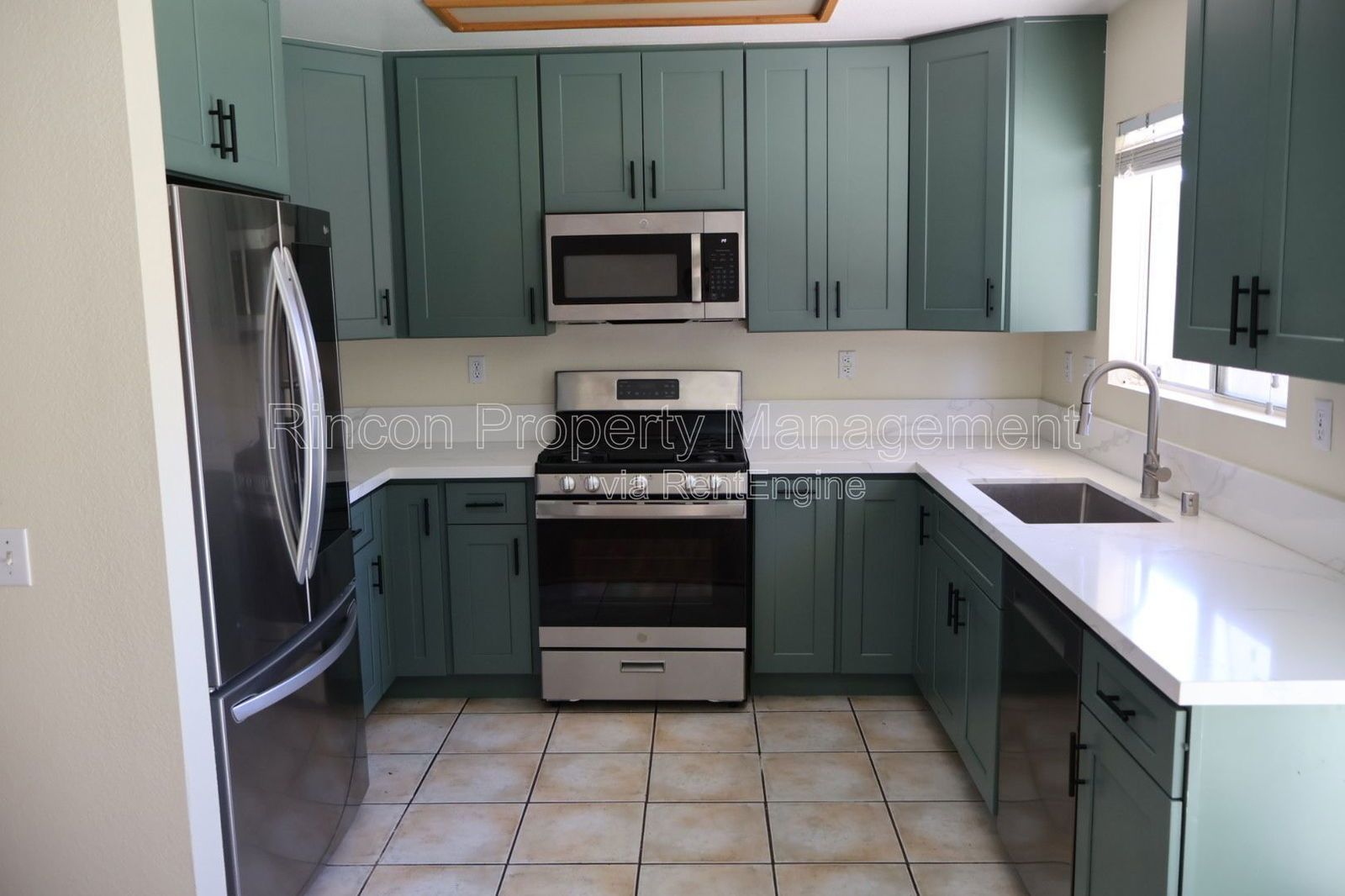 Freshly Updated East Ventura Home *Country Grove* 4 Bedrooms/2.5 Baths property image