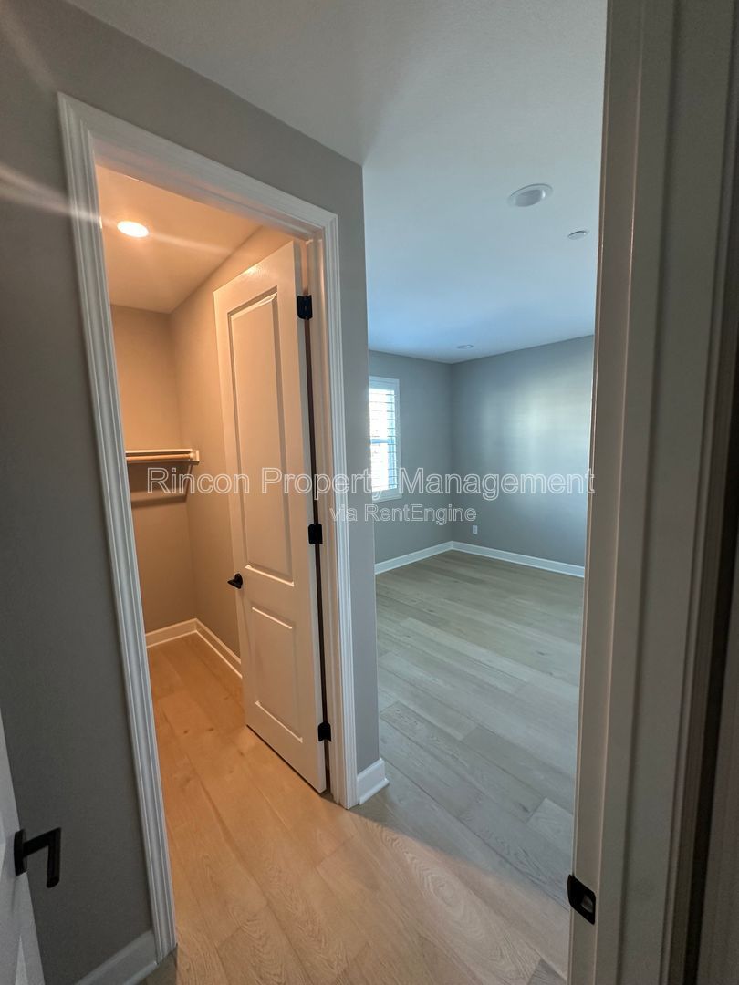 ONE BEDROOM RENTAL with Ensuite Bathroom and Shared Furnished Common Areas in *Del Sol - Ventura* property image