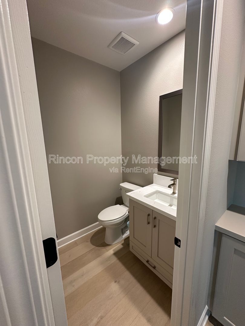 ONE BEDROOM RENTAL with Ensuite Bathroom and Shared Furnished Common Areas in *Del Sol - Ventura* property image