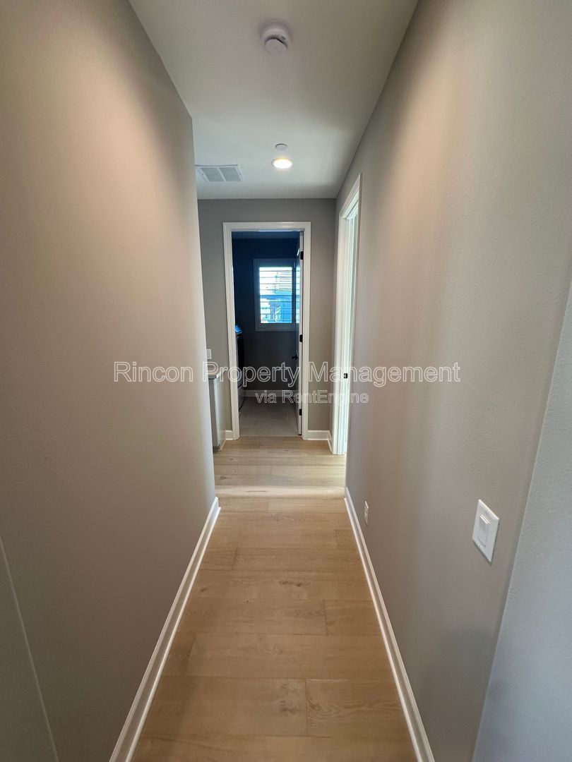 ONE BEDROOM RENTAL with Ensuite Bathroom and Shared Furnished Common Areas in *Del Sol - Ventura* property image