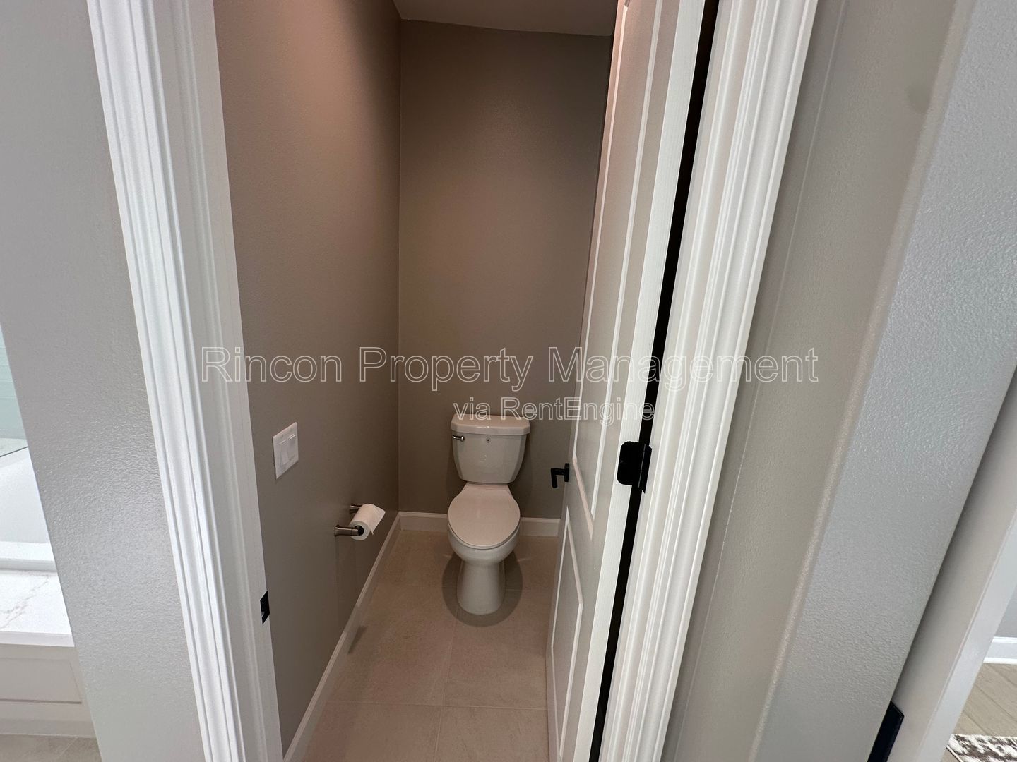 ONE BEDROOM RENTAL with Ensuite Bathroom and Shared Furnished Common Areas in *Del Sol - Ventura* property image