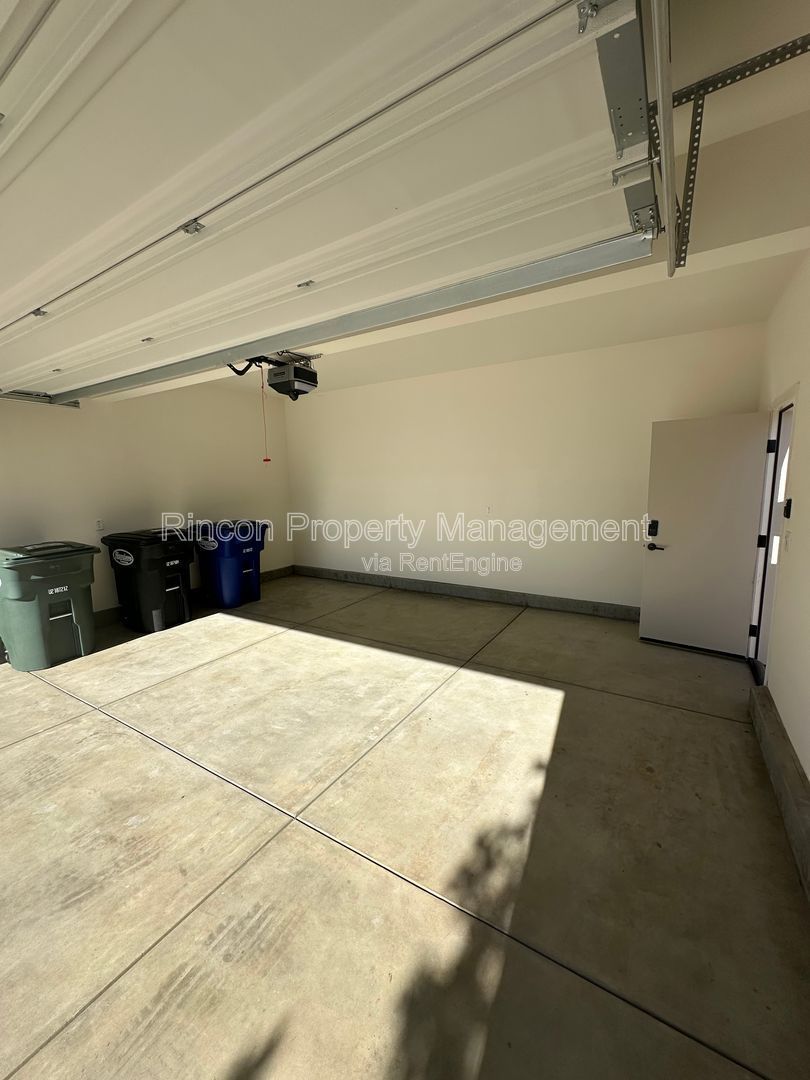 ONE BEDROOM RENTAL with Ensuite Bathroom and Shared Furnished Common Areas in *Del Sol - Ventura* property image