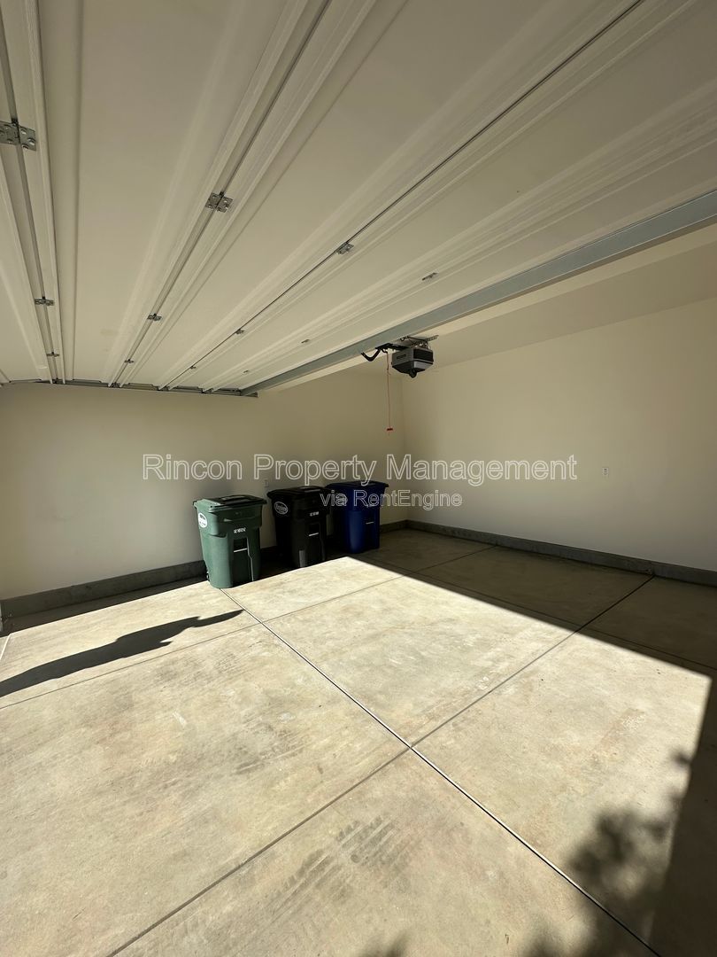 ONE BEDROOM RENTAL with Ensuite Bathroom and Shared Furnished Common Areas in *Del Sol - Ventura* property image