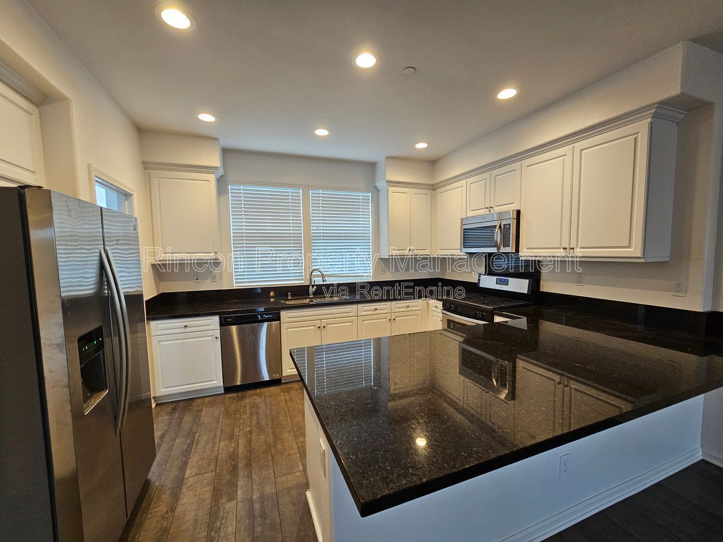 ***4-bedroom, 3.5 Bath Home in Oxnard*** Available Now! property image