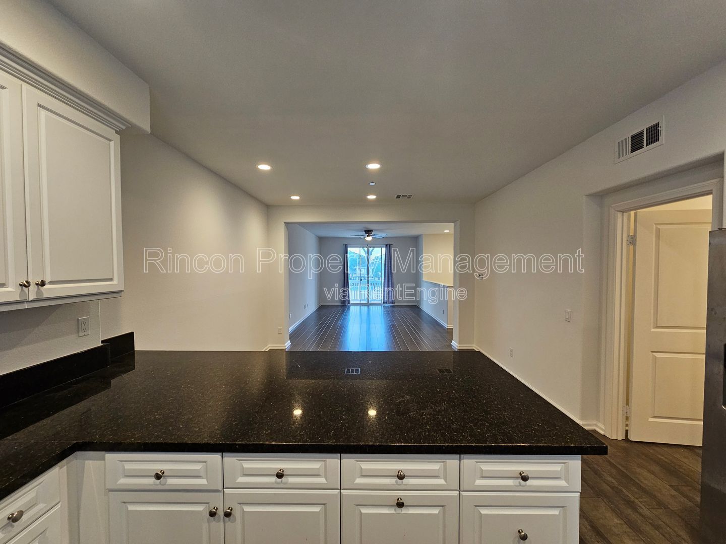 ***4-bedroom, 3.5 Bath Home in Oxnard*** Available Now! property image