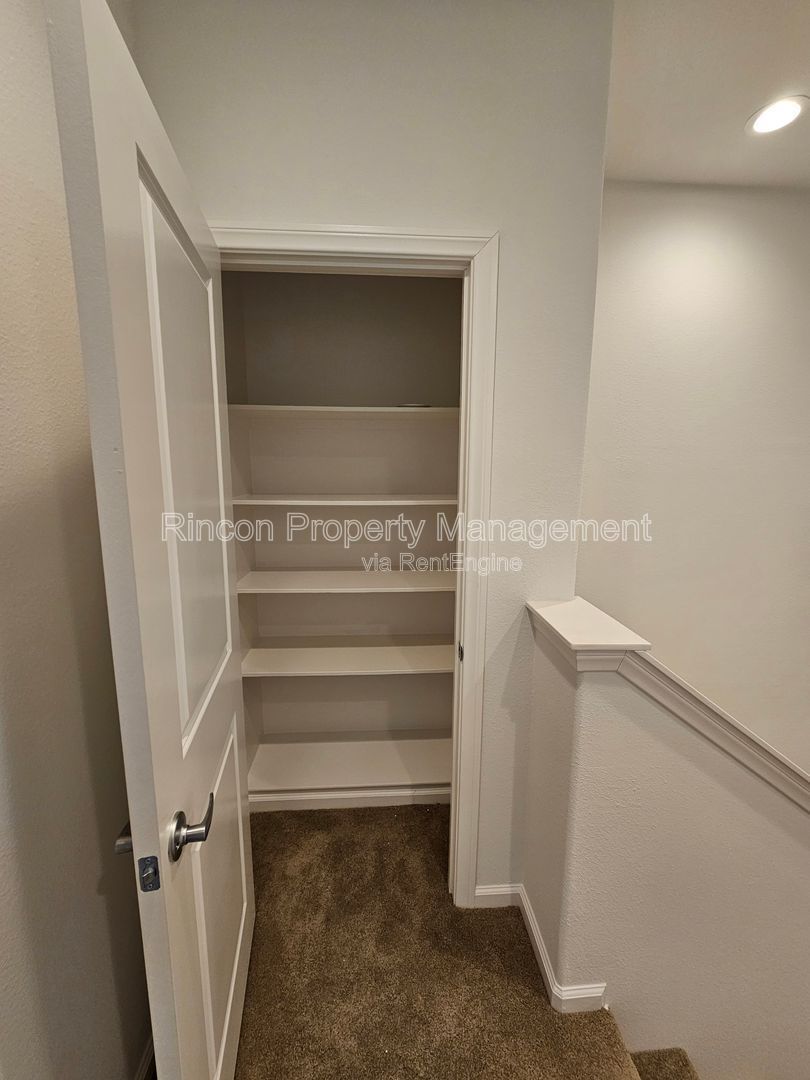 ***4-bedroom, 3.5 Bath Home in Oxnard*** Available Now! property image