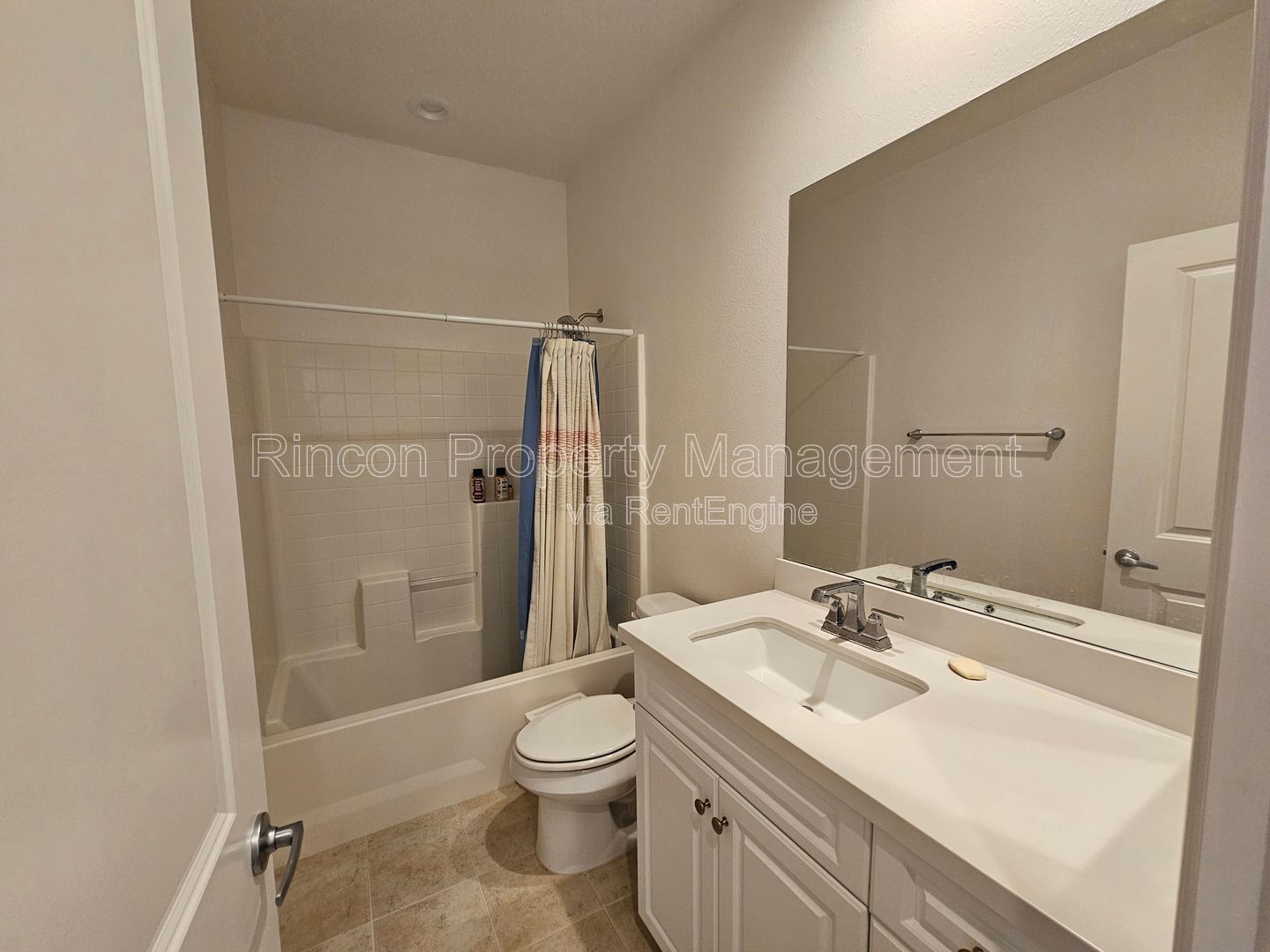 ***4-bedroom, 3.5 Bath Home in Oxnard*** Available Now! property image