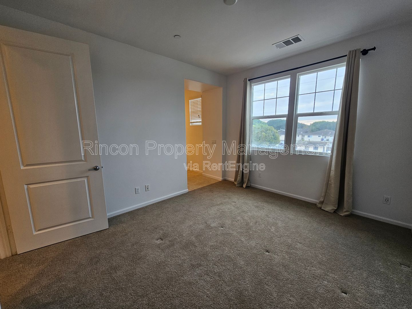 ***4-bedroom, 3.5 Bath Home in Oxnard*** Available Now! property image