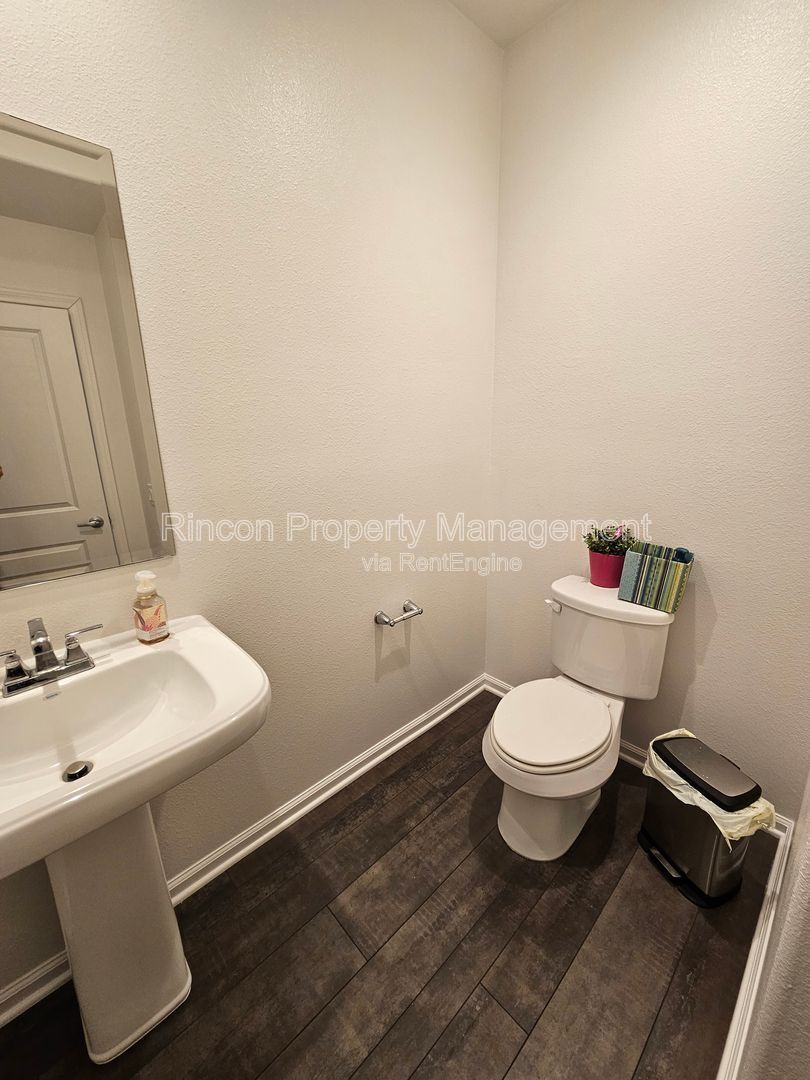 ***4-bedroom, 3.5 Bath Home in Oxnard*** Available Now! property image