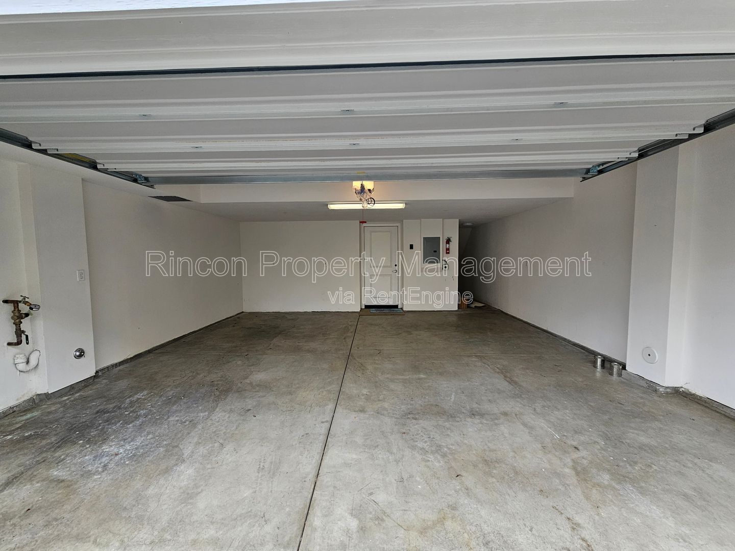 ***4-bedroom, 3.5 Bath Home in Oxnard*** Available Now! property image