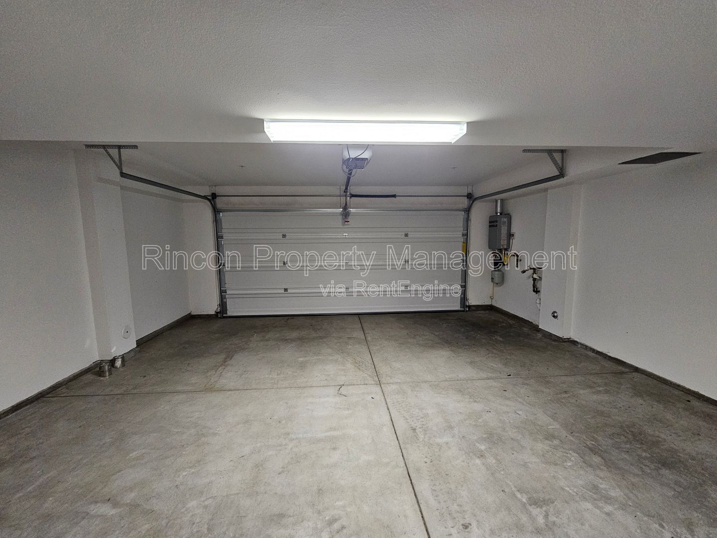 ***4-bedroom, 3.5 Bath Home in Oxnard*** Available Now! property image