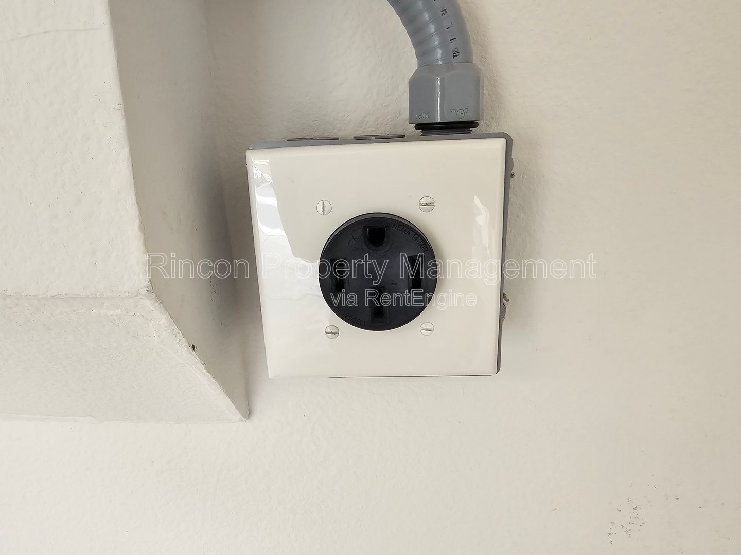 ***4-bedroom, 3.5 Bath Home in Oxnard*** Available Now! property image