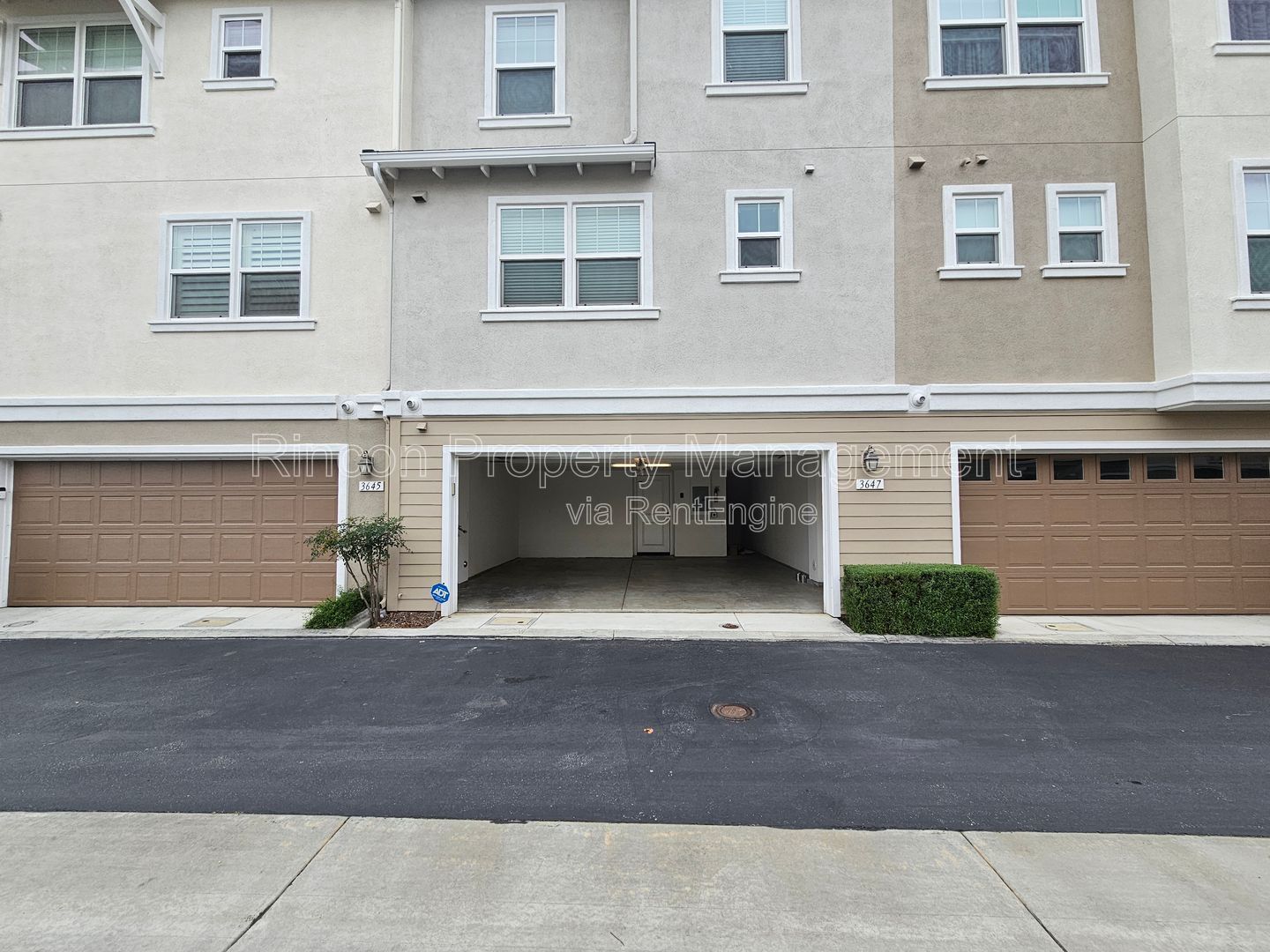 ***4-bedroom, 3.5 Bath Home in Oxnard*** Available Now! property image