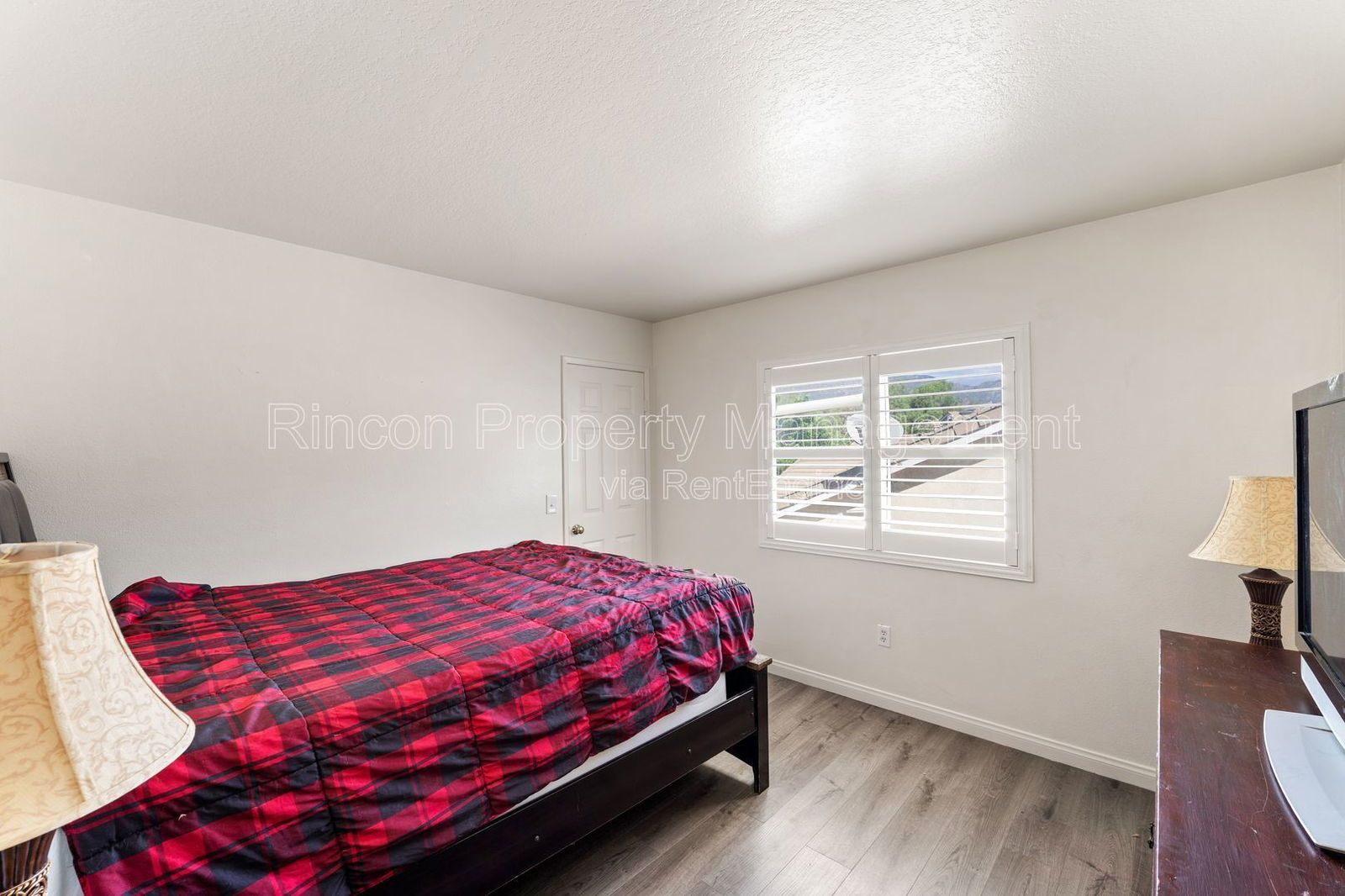 Spacious Two-Story Home for Rent in Fillmore – Available March 17th property image