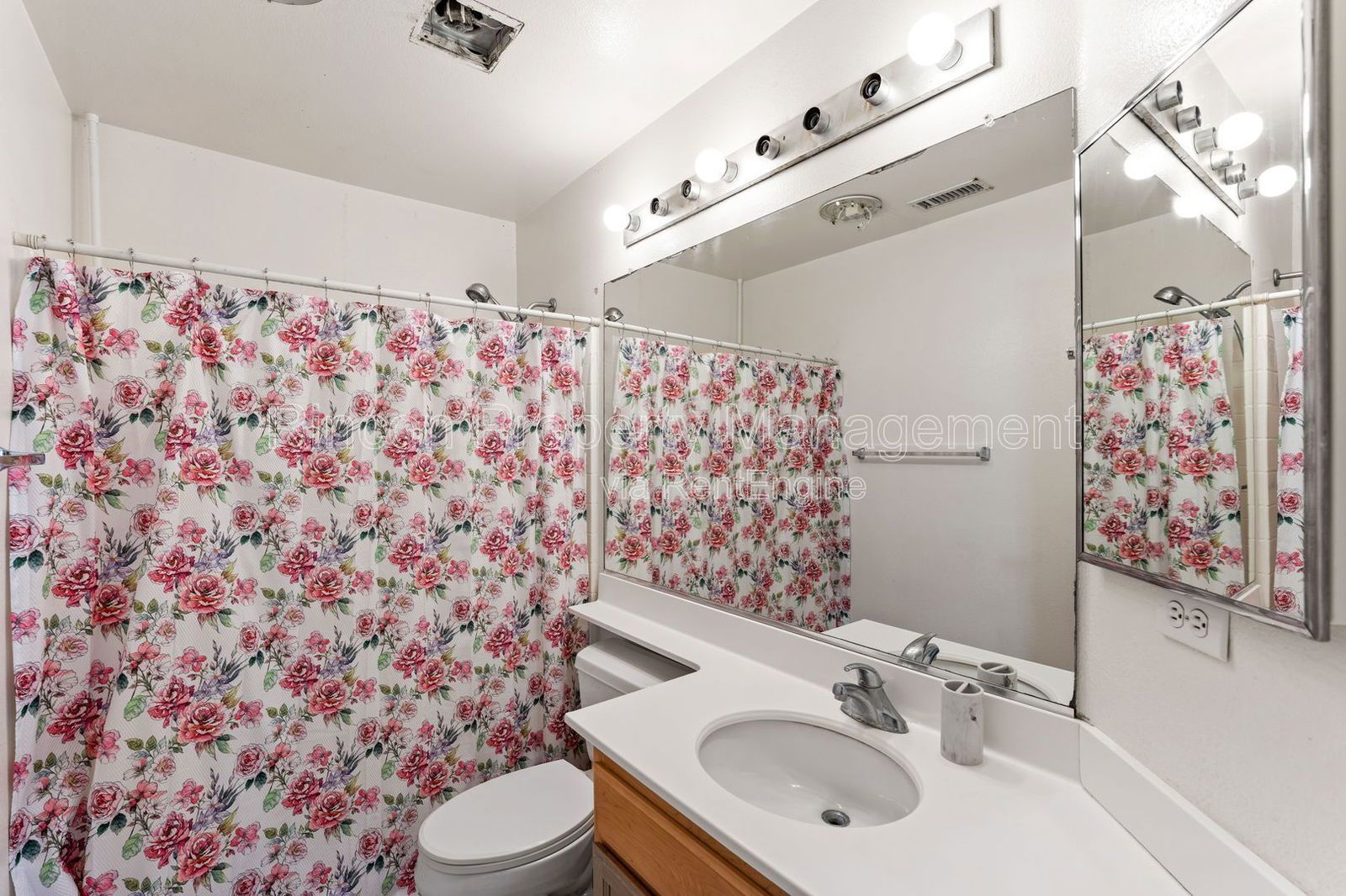 Spacious Two-Story Home for Rent in Fillmore – Available March 17th property image