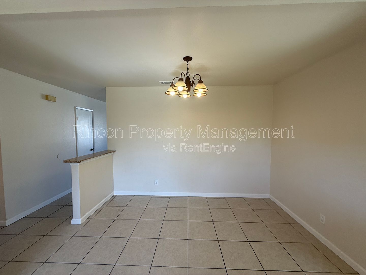 4 Bedrooms/2 Baths--*Sea View Estates* Oxnard property image