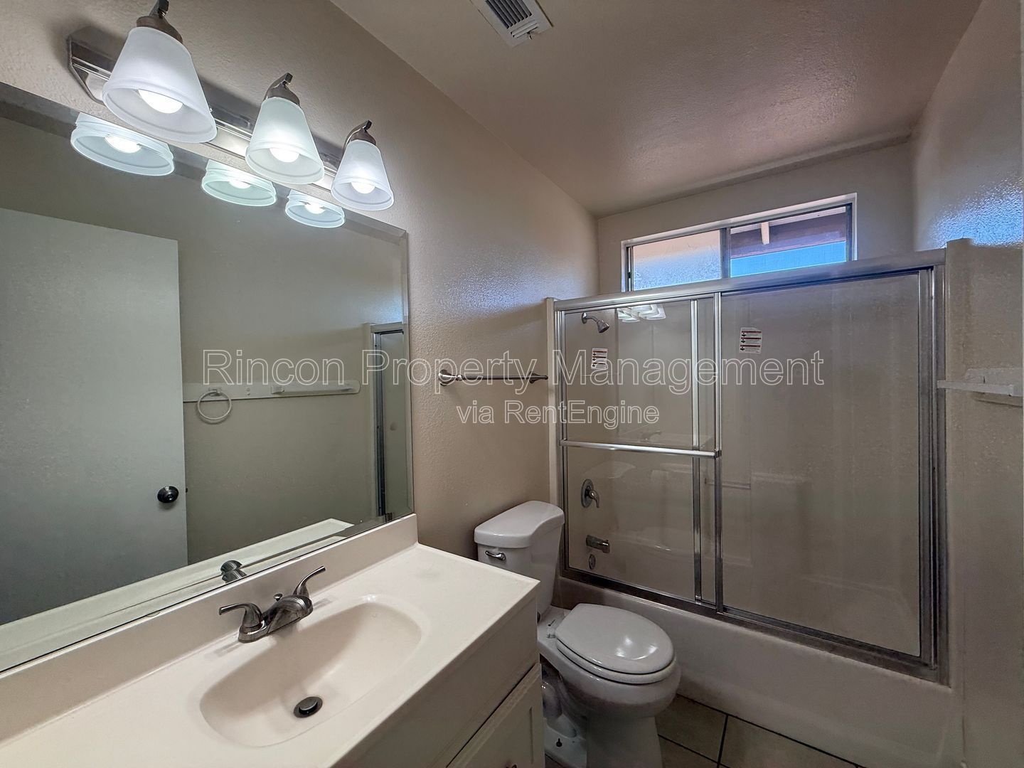 4 Bedrooms/2 Baths--*Sea View Estates* Oxnard property image